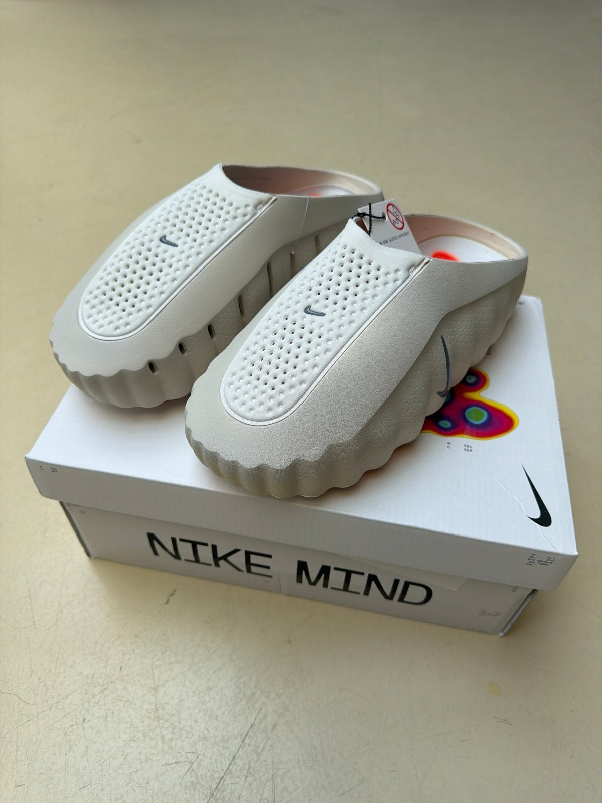 Nike Mind 001 Slippers - Nieuw in doos - Maat 46, Kleding | Heren, Schoenen, Ophalen of Verzenden, Nieuw, Overige kleuren, Slippers