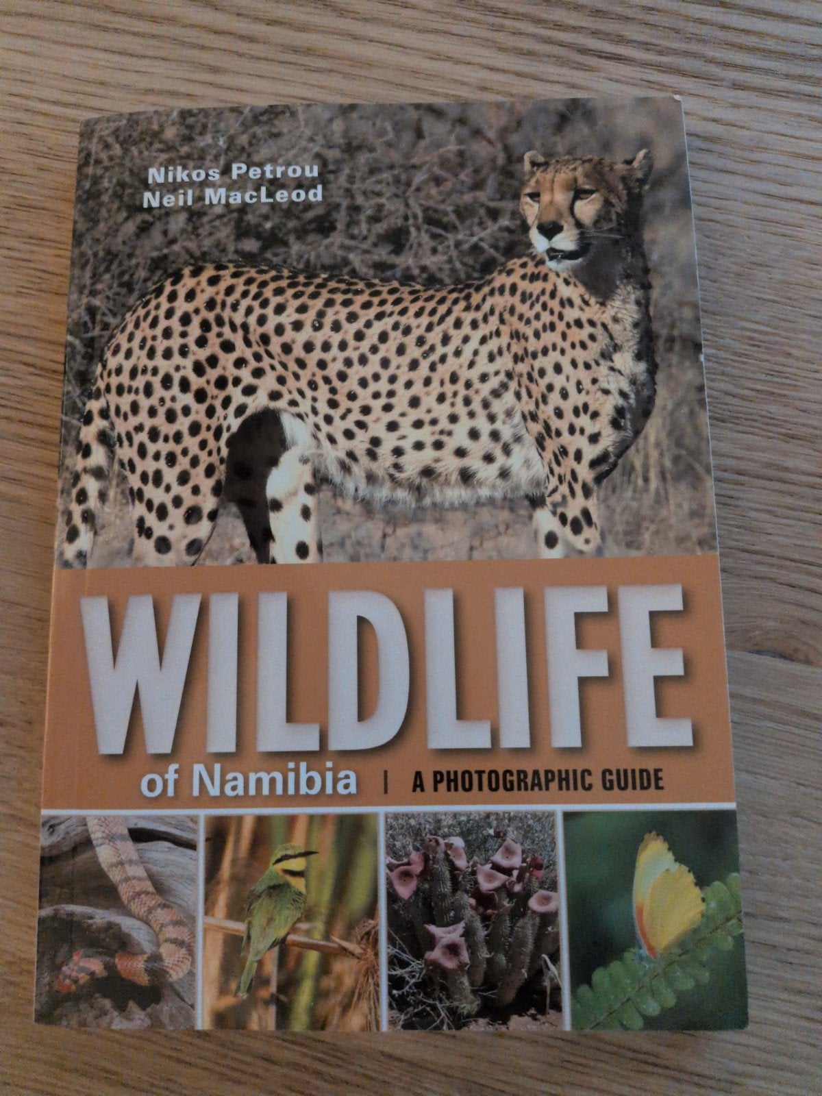 wildlife of Namibia Namibië gids dieren planten vogels, Ophalen of Verzenden, Zo goed als nieuw, Natuur algemeen, Nikos petrou / Neil MacLeod