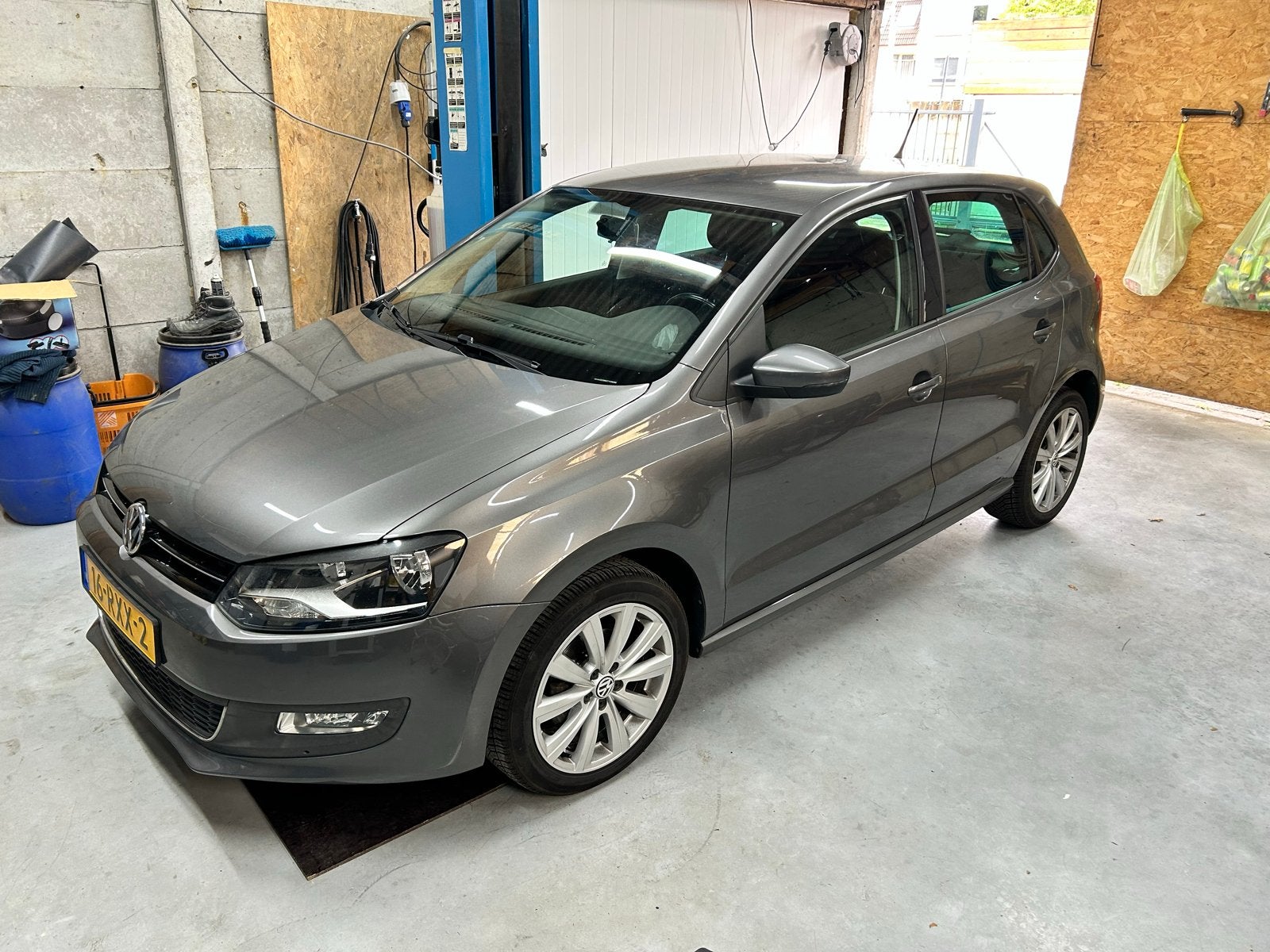 Volkswagen Polo 1.2 TSI 77KW 2011 Grijs, Auto's, Voorwielaandrijving, Automatische klimaatregeling, Stof, 40 €/maand