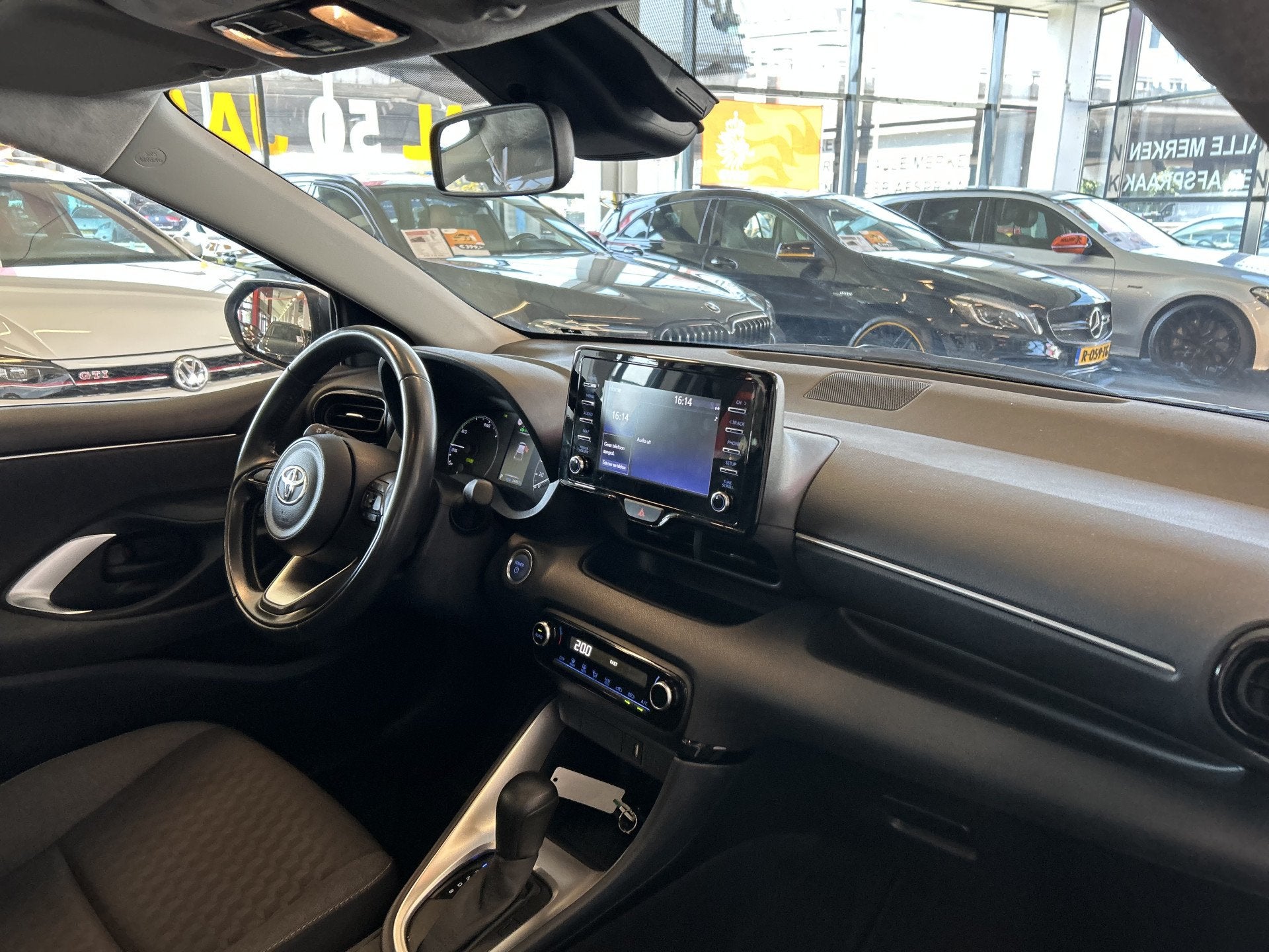 Toyota Yaris 1.5 Hybrid 115 Business Automaat | Panoramadak, Gebruikt, Met garantie (alle), 450 kg, 1490 cc
