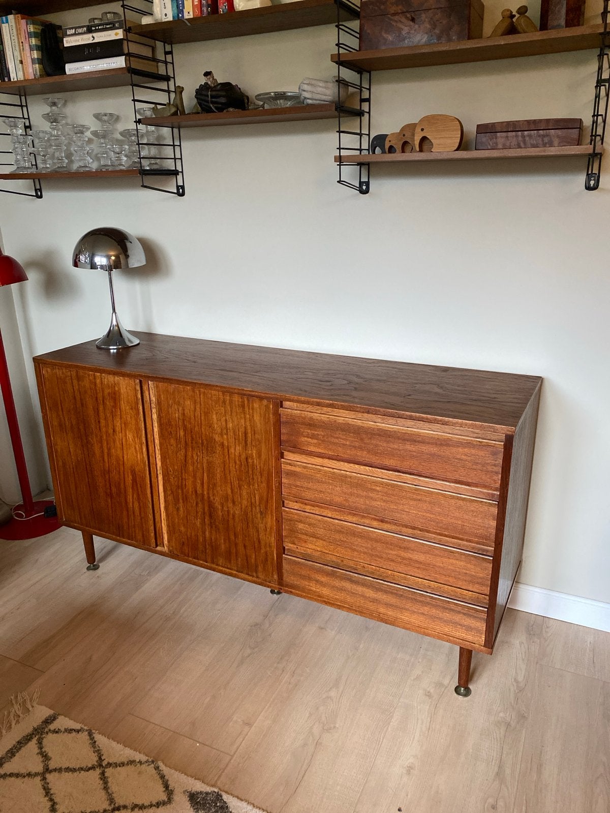 Midcentury Deens jaren '60 dressoir lowboy, Huis en Inrichting, Ophalen, Gebruikt, 150 tot 200 cm, Met lade(s)