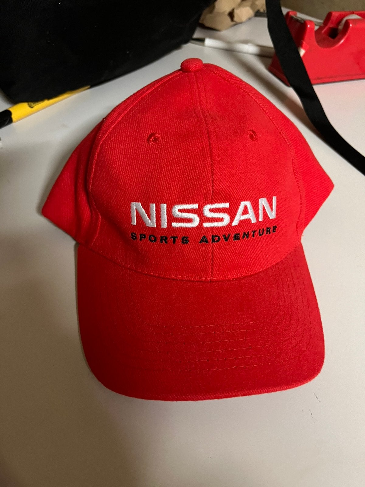 Vintage Nissan sports adventures pet, Ophalen of Verzenden, Nieuw, 57 cm (M, 7⅛ inch) of minder, Pet