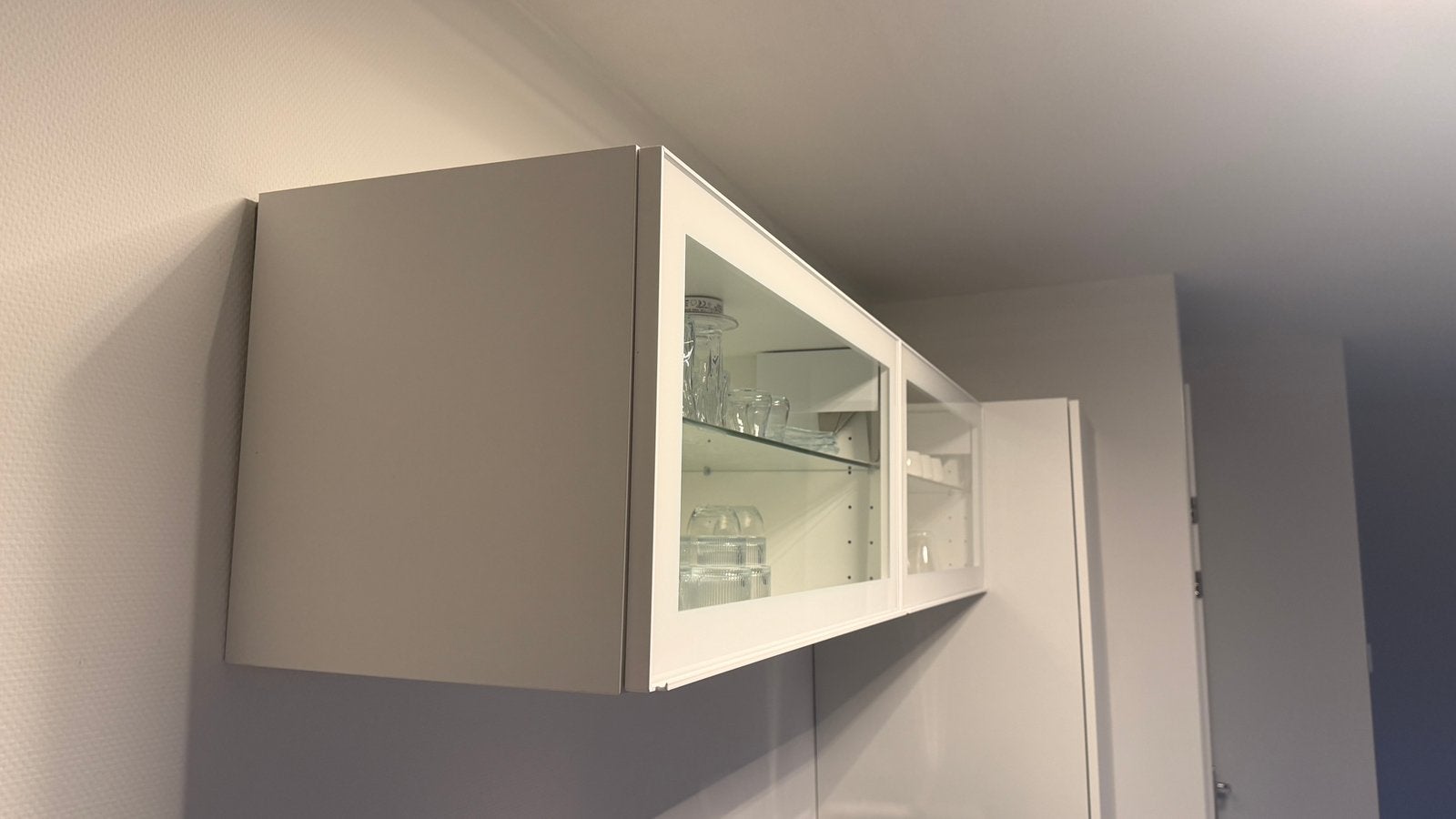 IKEA METOD bovenkasten met glazen vitrinedeuren, Ophalen, Wit, 50 tot 100 cm, Zo goed als nieuw