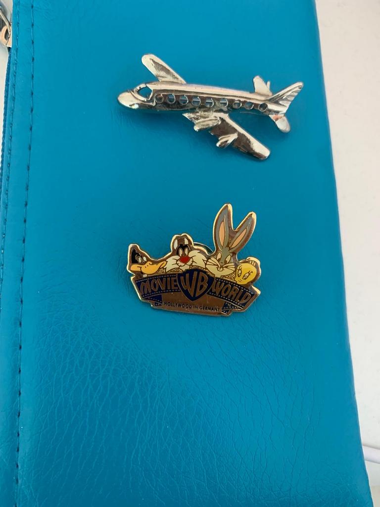 Vliegtuig en Movie WB World Speldjes/Pins, Ophalen, Gebruikt, Transport, Speldje of Pin