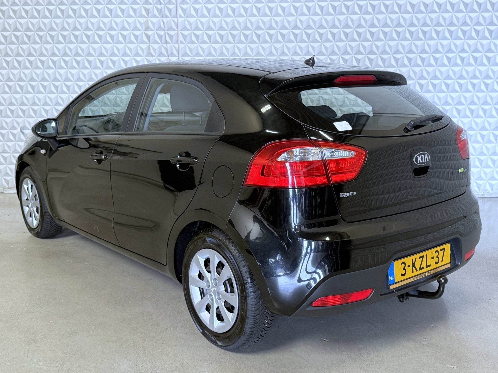 Kia Rio 1.2 CVVT Comfort + VEEL KM = EXPORT / HANDEL! (2013), Euro 5, Zwart, Origineel Nederlands, Bedrijf