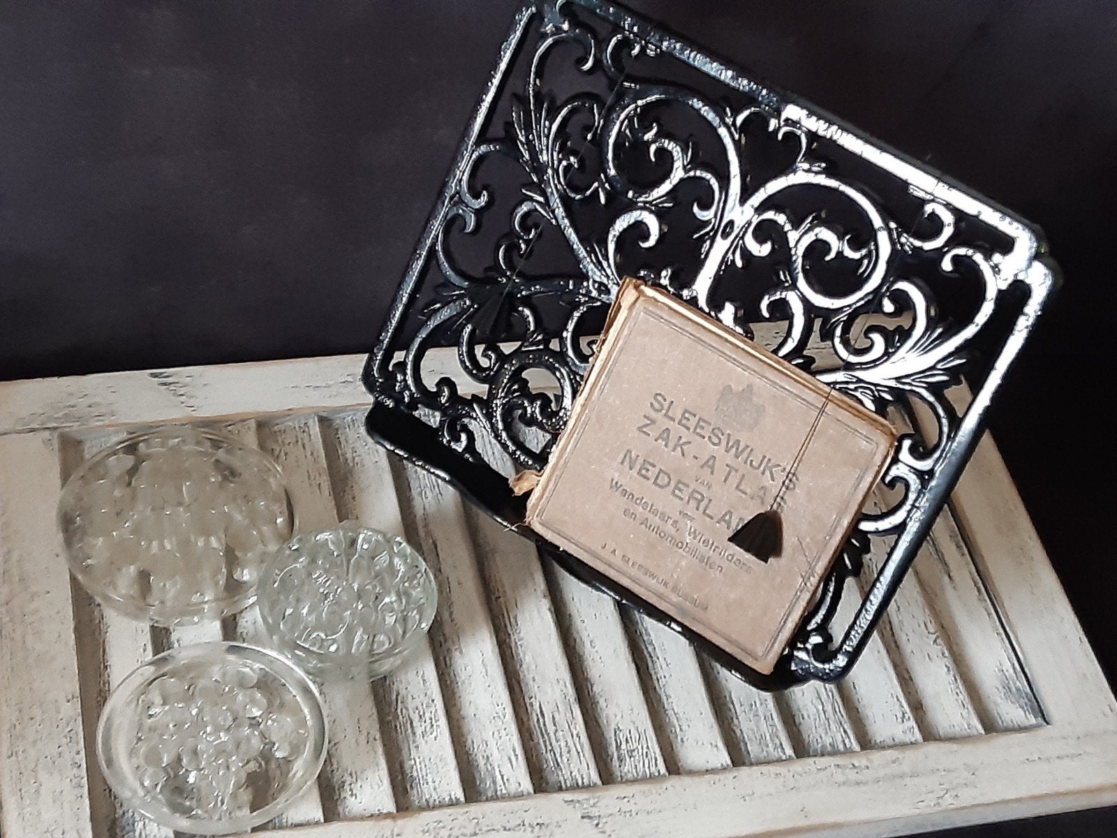 Landelijke boekensteun ,houder ,met klosjes ,stoer brocante, Ophalen of Verzenden