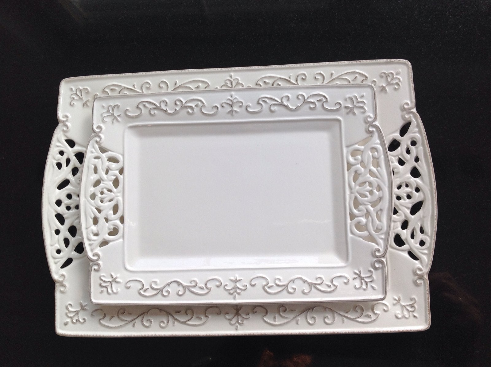 Set van 2 Witte Rechthoekige Dienbladen met Sierlijk Design, Decoratieve rand, Ophalen of Verzenden, Zo goed als nieuw, Dienblad