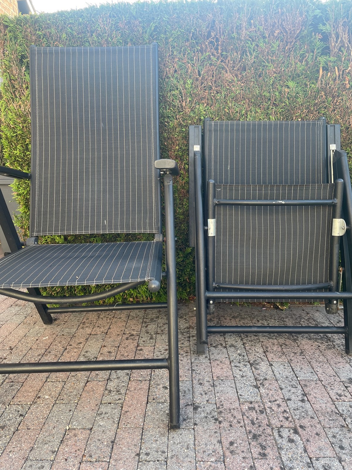 Twee gebruikte inklapbare tuinstoelen, zwart, Tuin en Terras, Tuinstoelen, Ophalen, Gebruikt, Textileen, Inklapbaar