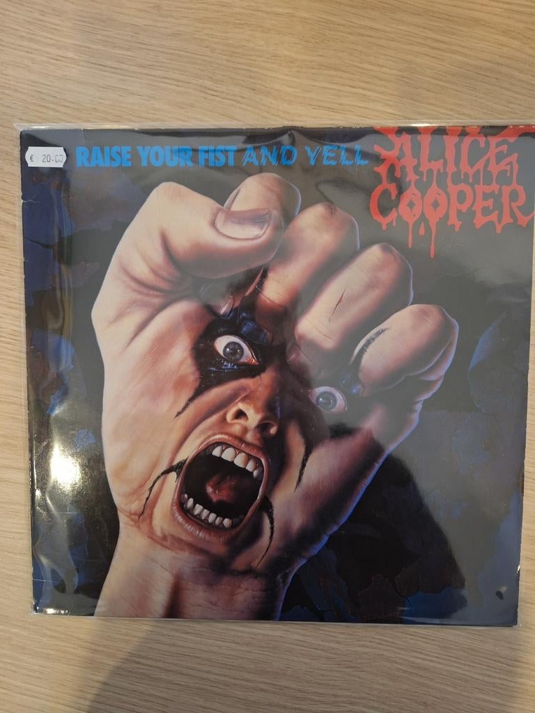 Alice Cooper - Raise Your Fist And Yell LP (Vinyl), Ophalen of Verzenden, Zo goed als nieuw