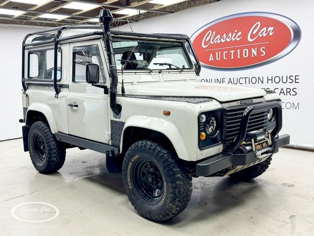 Land rover DEFENDER 2.5 TD5 90 - ONLINE AUCTION, Auto's, Gebruikt, Wit, SUV of Terreinwagen, Te koop