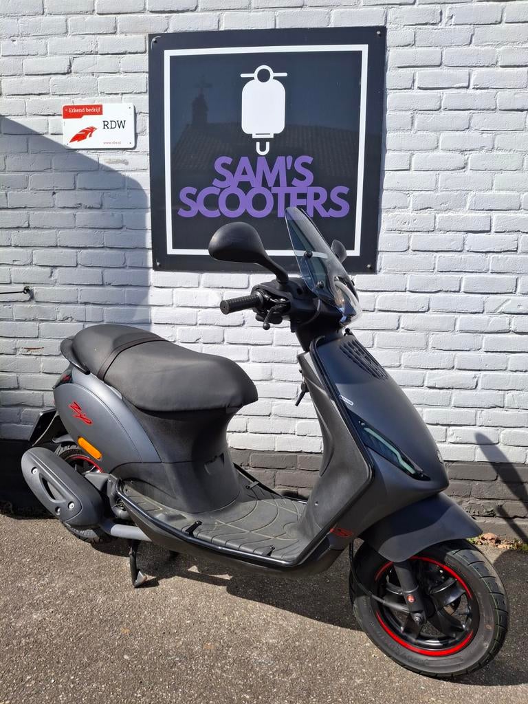 Piaggio Zip | 2022 | BROM, Fietsen en Brommers, Steps, Ophalen, Zo goed als nieuw, Gewone step
