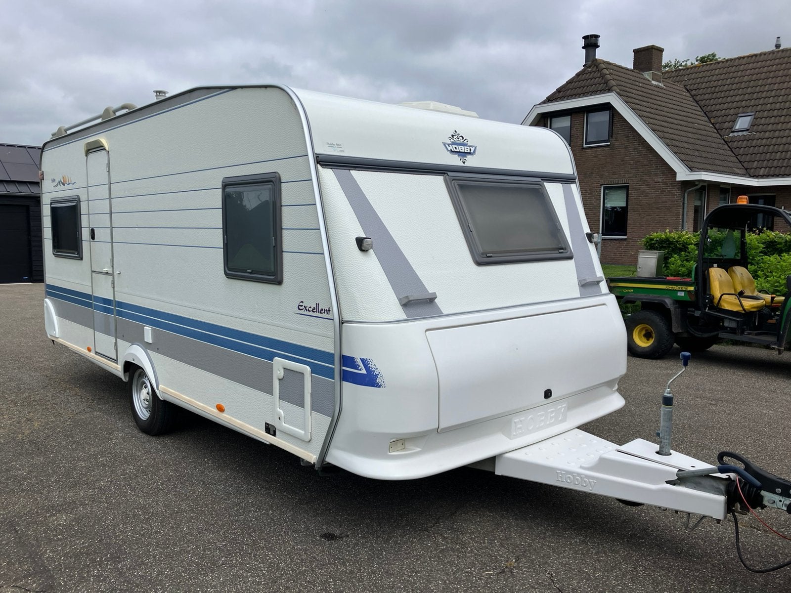 Hobby 495 UFE met Brand voortent (3 mtr. diep!!) en luifel, Rondzit, Hobby, Frans bed, Schokbreker