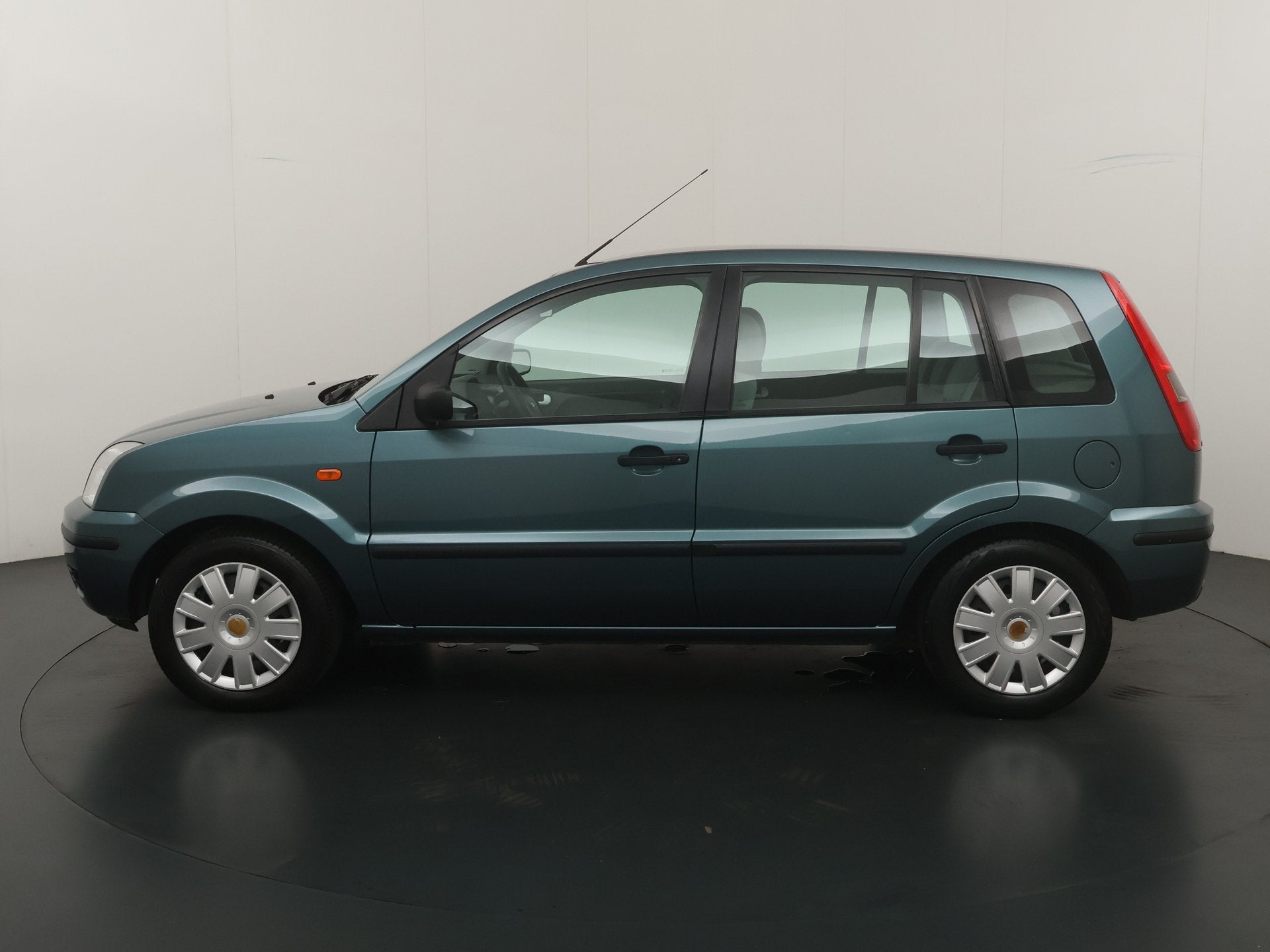Ford Fusion 1.6-16V Ghia | Airco | Velours bekleding | Voorr, Bedrijf, Handgeschakeld, Grijs, Euro 4