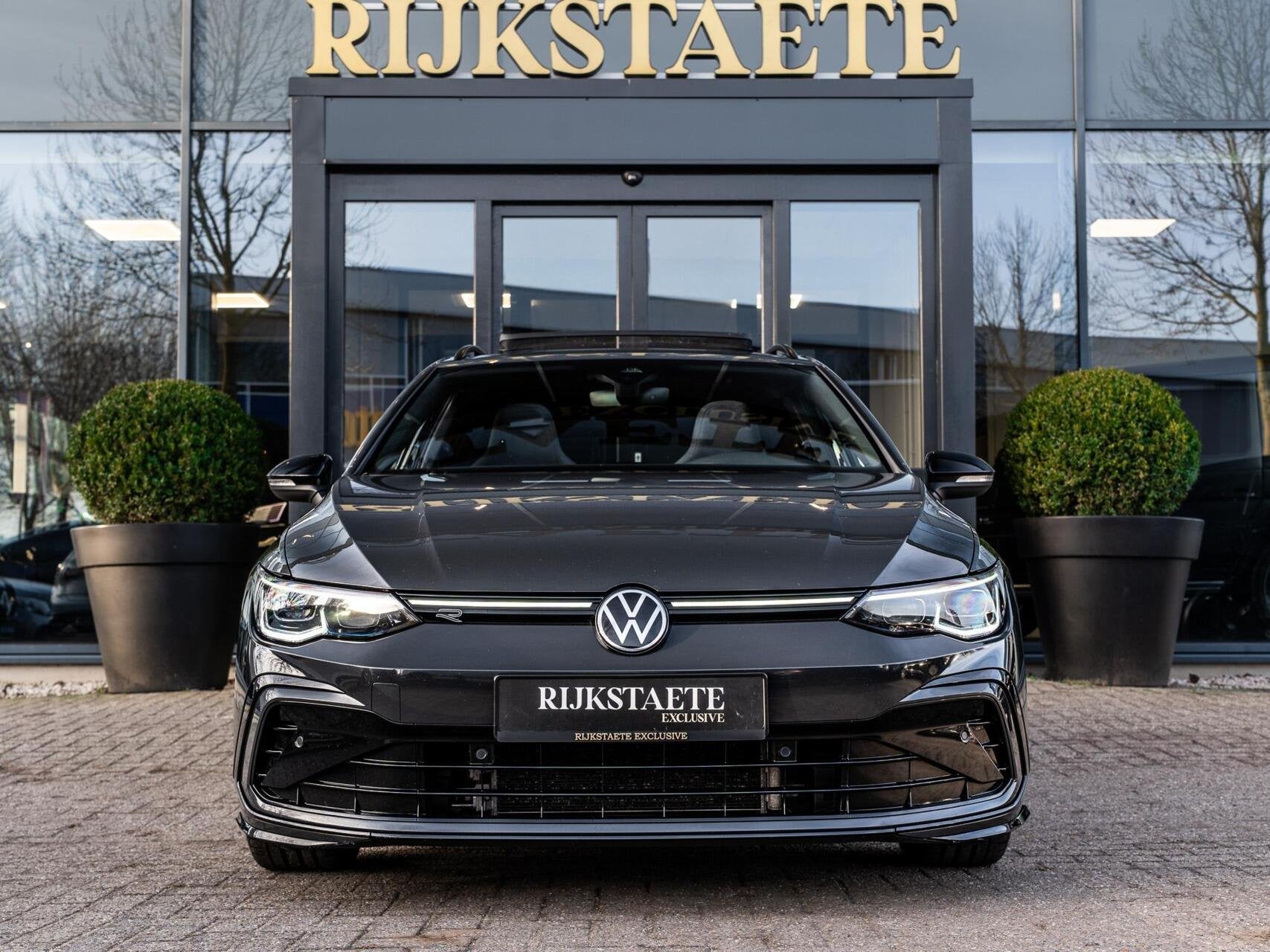 Volkswagen Golf Variant 1.5 eTSI R-Line|PANO|CAMERA|ACC|IQ, Dealer onderhouden, 1325 kg, 4 cilinders, 150 pk