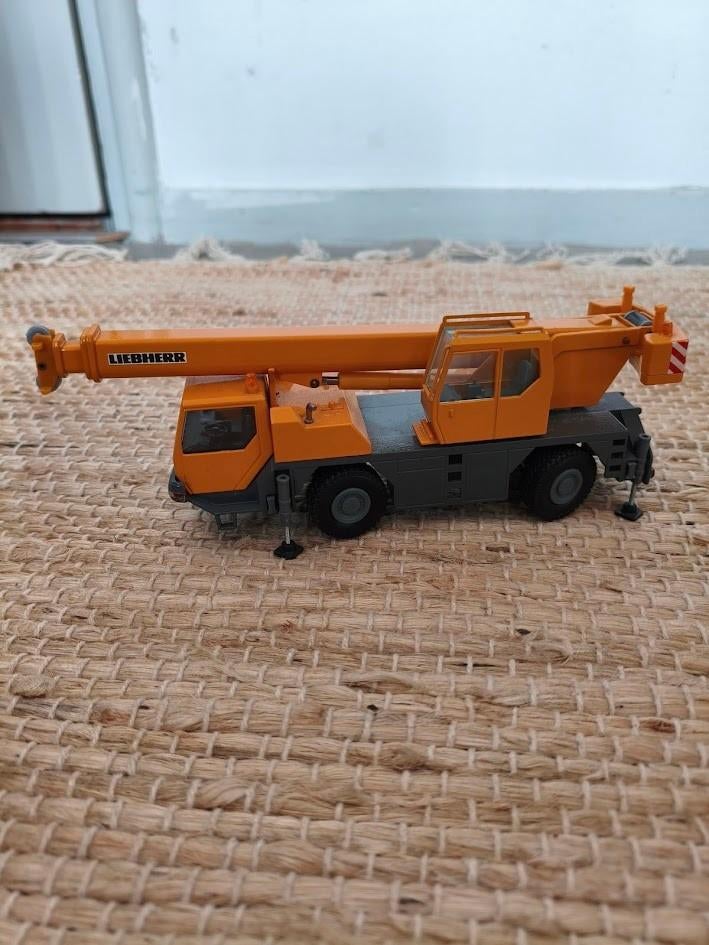 Conrad Liebherr mobiele kraan modelnr. 2088, Hobby en Vrije tijd, Modelauto's | 1:50, Ophalen of Verzenden, Zo goed als nieuw