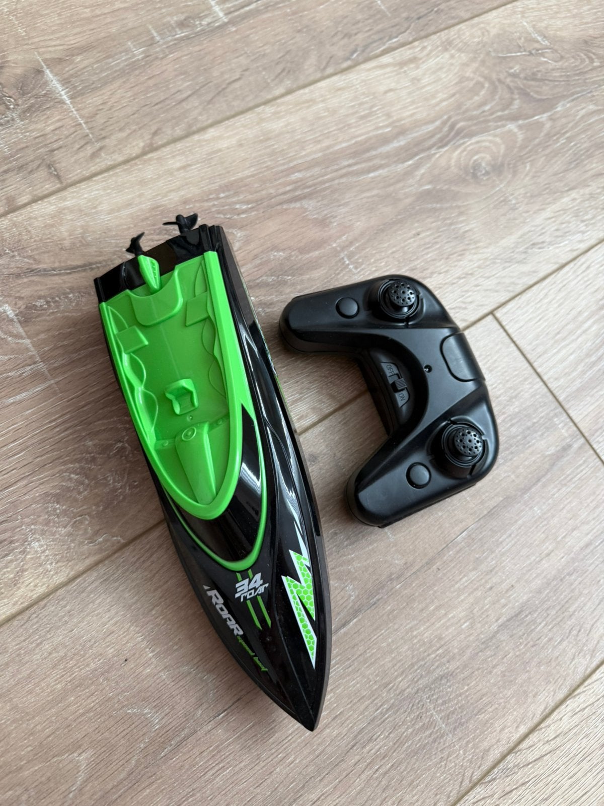 Speedboot bestuurbaar nieuw, Ophalen, Nieuw, Overige schalen, Onderdeel