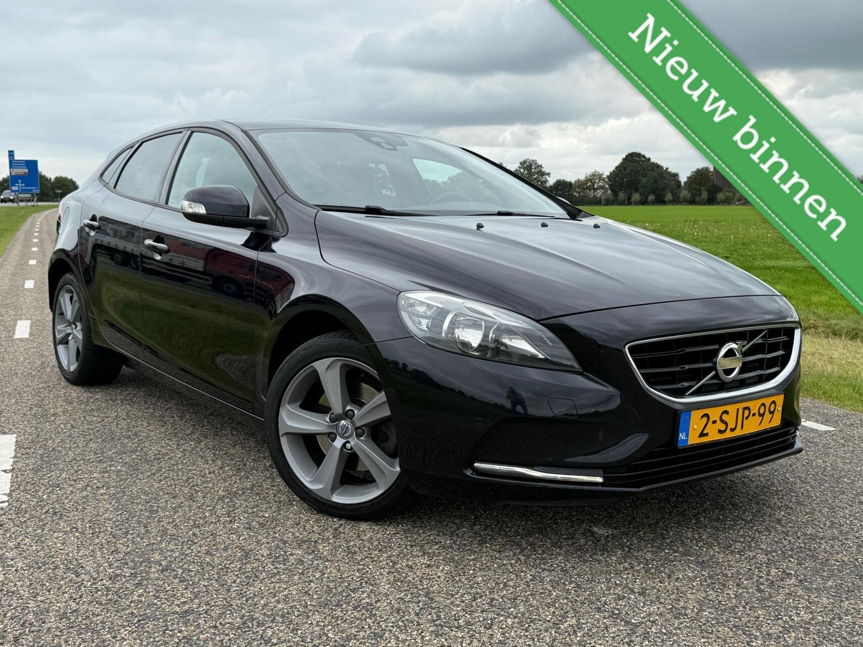 Volvo V40 1.6 T3 Kinetic 150pk | Orig NL | Navi, Auto's, Voorwielaandrijving, Stof, Gebruikt, Zwart