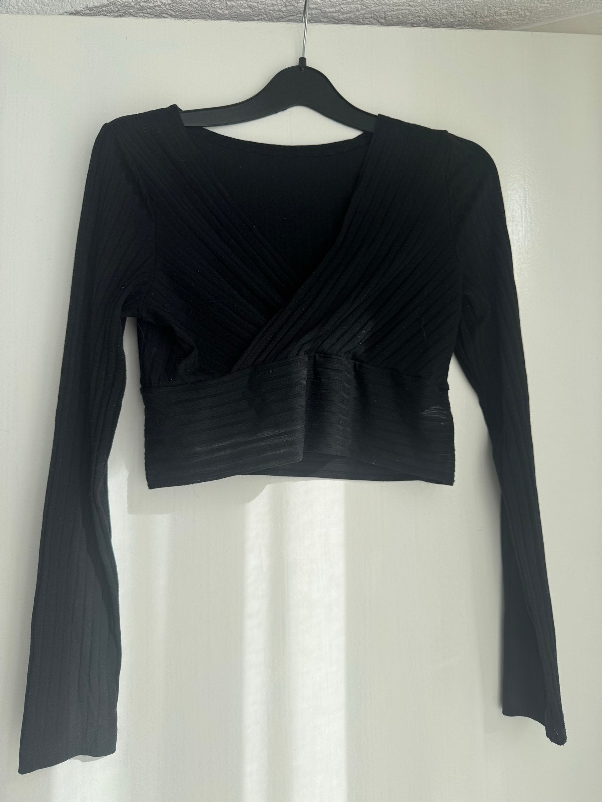 Zwarte geribbelde crop top met lange mouwen, Kleding | Dames, Zwart, Ophalen of Verzenden, Lange mouw, Maat 36 (S)