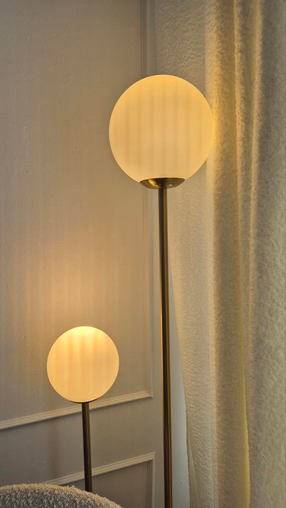 Vloerlamp met marmeren voet en glazen bol, Ophalen of Verzenden