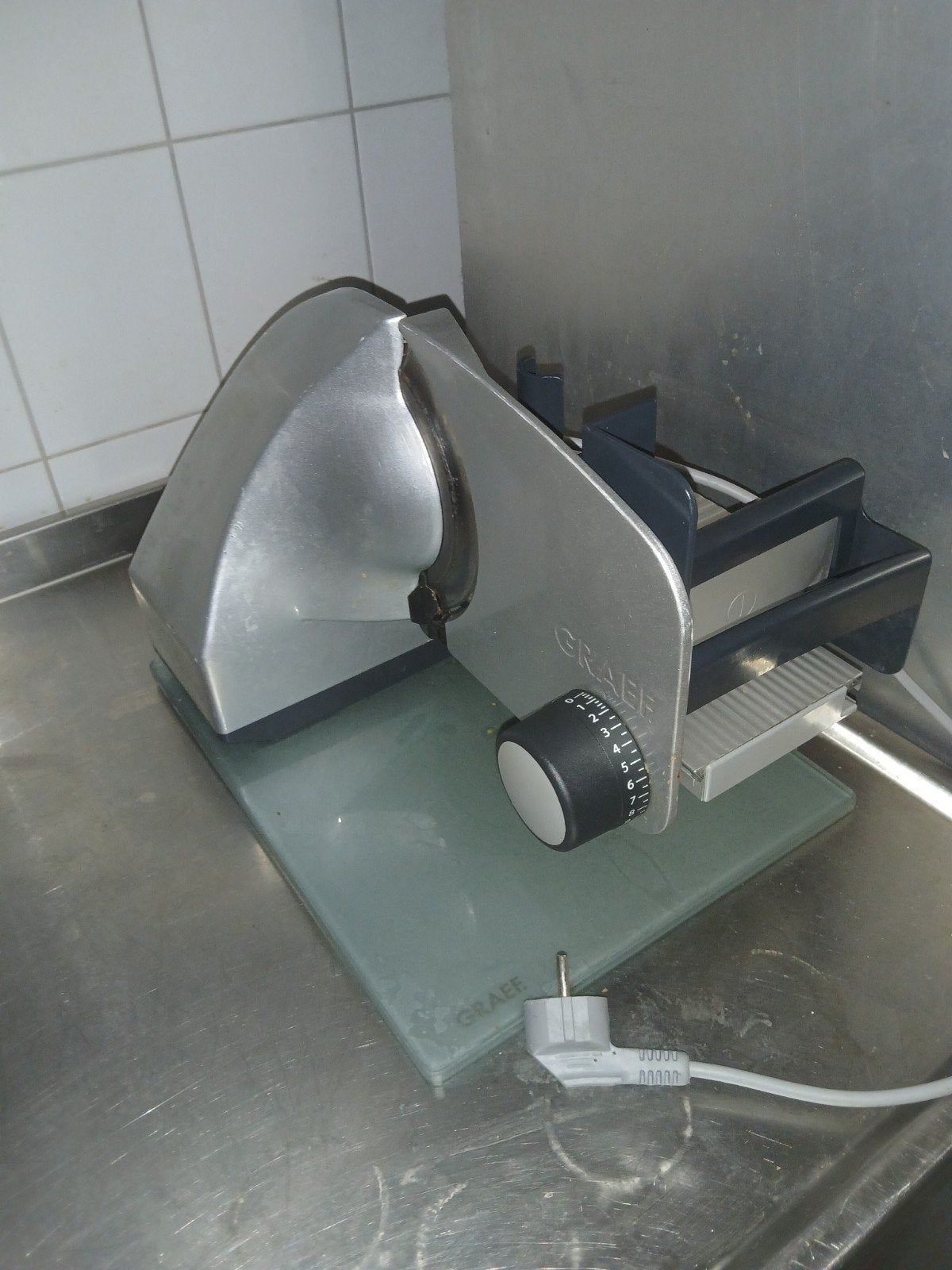 Graef snijmachine - Perfect voor vleeswaren en brood, Ophalen of Verzenden, Gebruikt