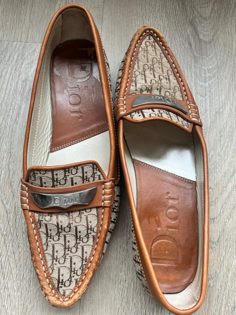 Dior Oblique Loafers - Bruin/Beige maat 38,5, Kleding | Dames, Schoenen, Ophalen of Verzenden, Gedragen, Bruin, Instappers
