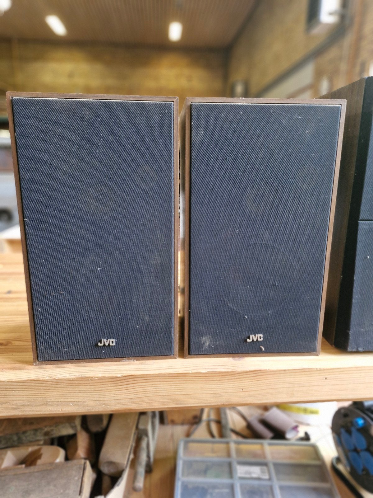 2 JVC S-P11 WE en 1 Sony SS-E55 Speakers, Ophalen, Gebruikt, Inclusief kabels, JVC