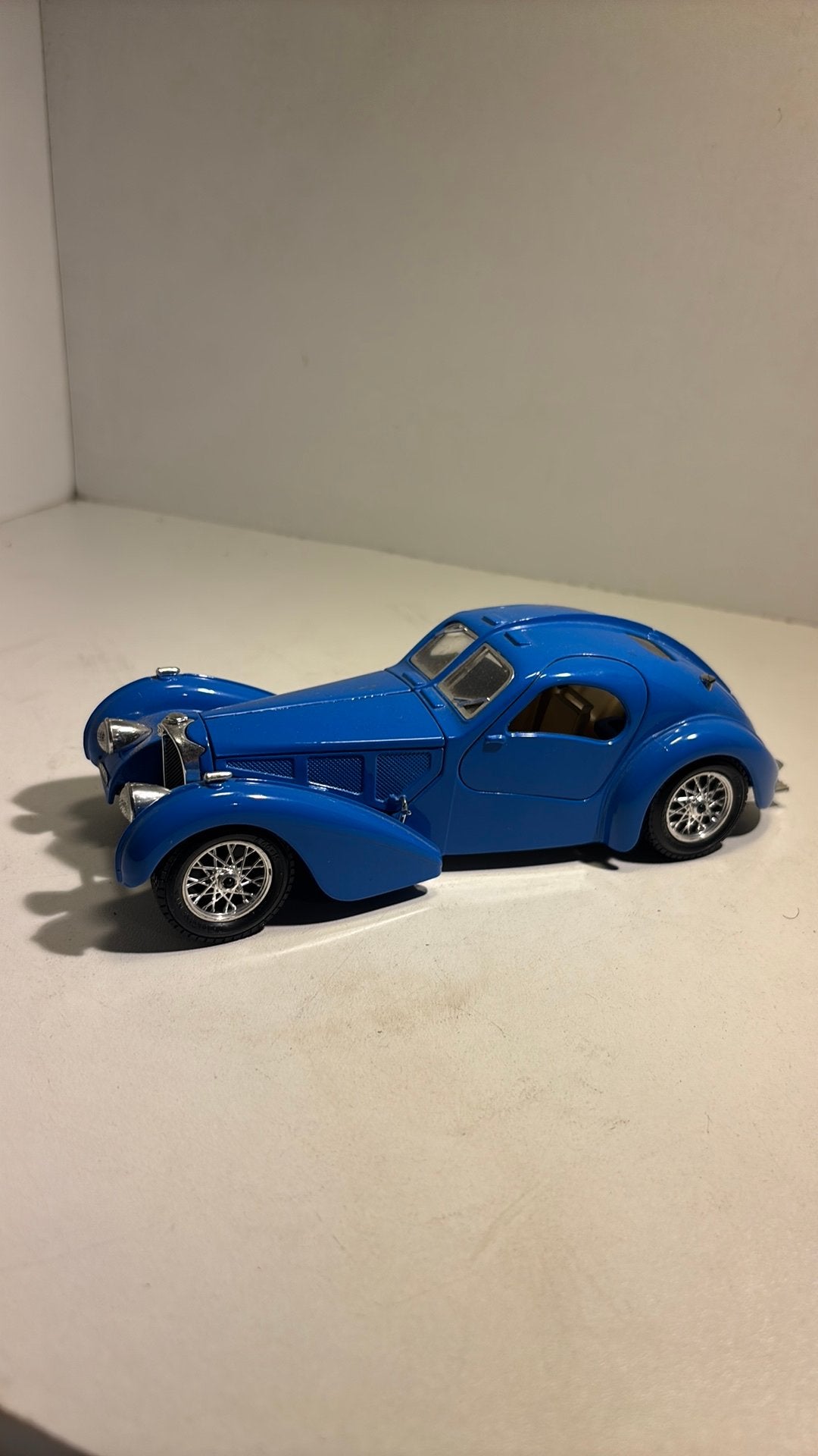 Bugatti Atlantic 1936 Bburago 1.24, Ophalen of Verzenden, Bburago, A, A