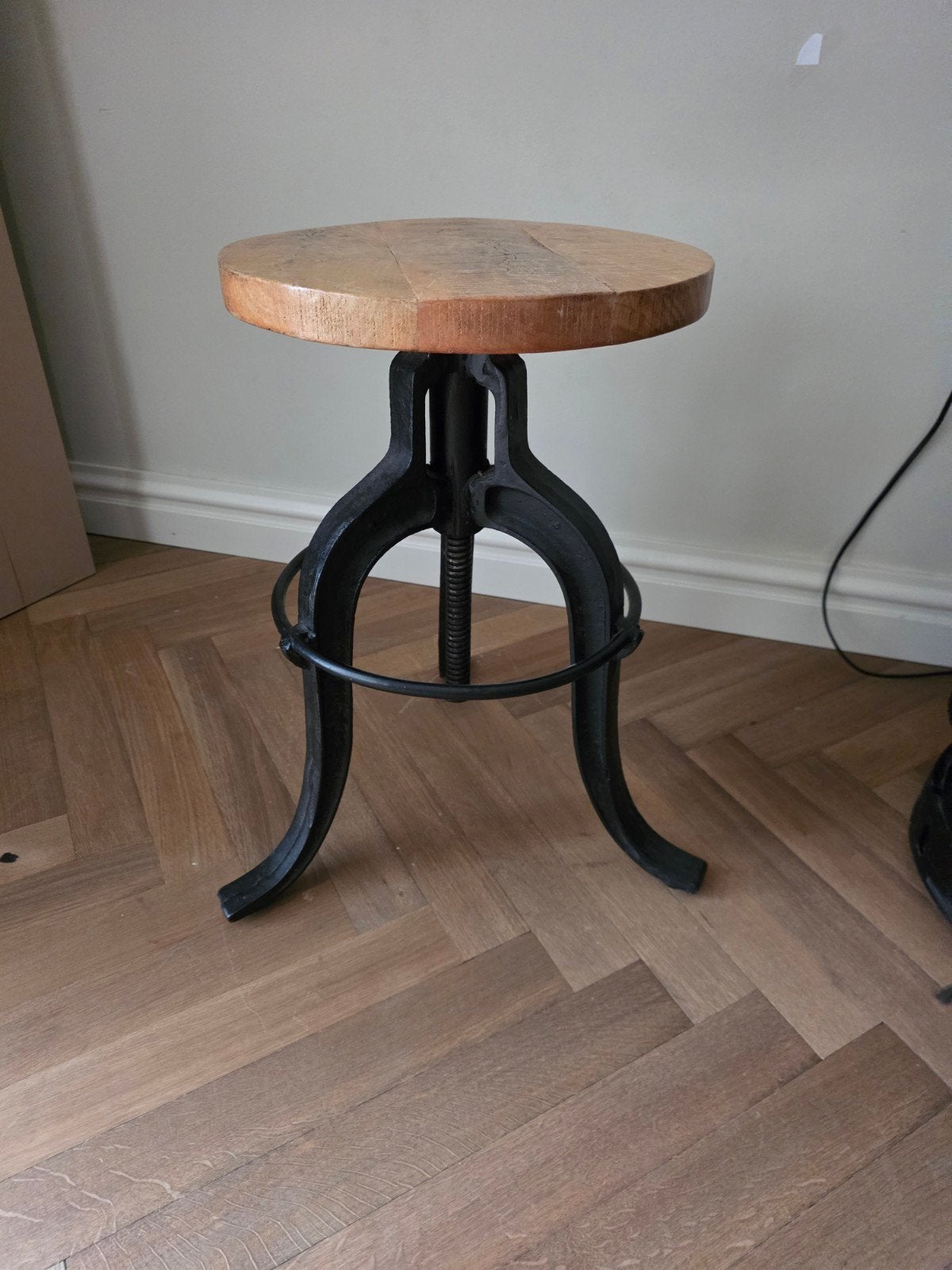 houtrn kruk, ijzeren poot, Ophalen, Hout