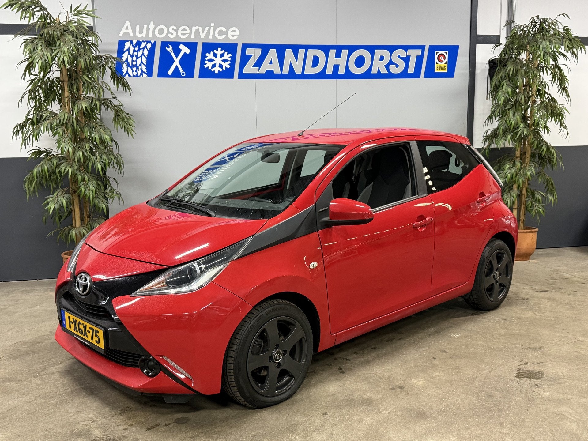 Toyota Aygo 1.0 VVT-i x-play (bj 2014), Voorwielaandrijving, Euro 5, Stof, Gebruikt