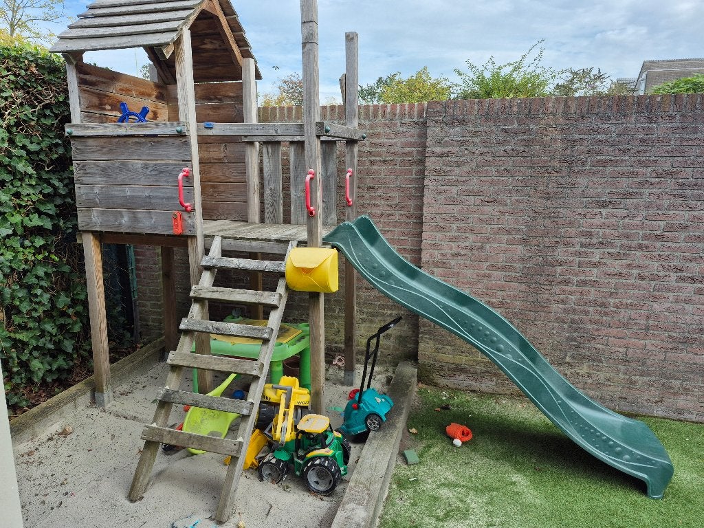 Speelhuisje hout met glijbaan, Ophalen, Gebruikt, Hout