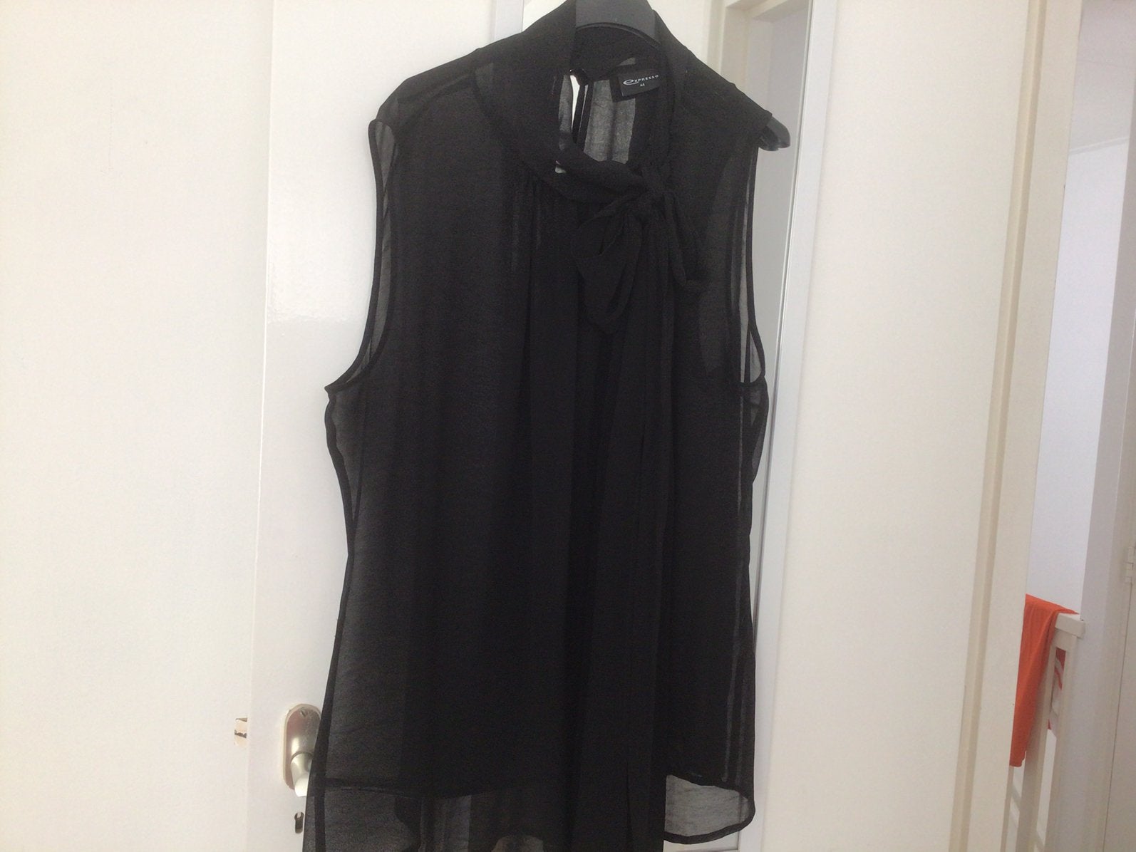 Leuke doorzichtige zwarte blouse 44, Kleding | Dames, Bodywarmers, Ophalen of Verzenden, Zo goed als nieuw, Maat 42/44 (L), Zwart