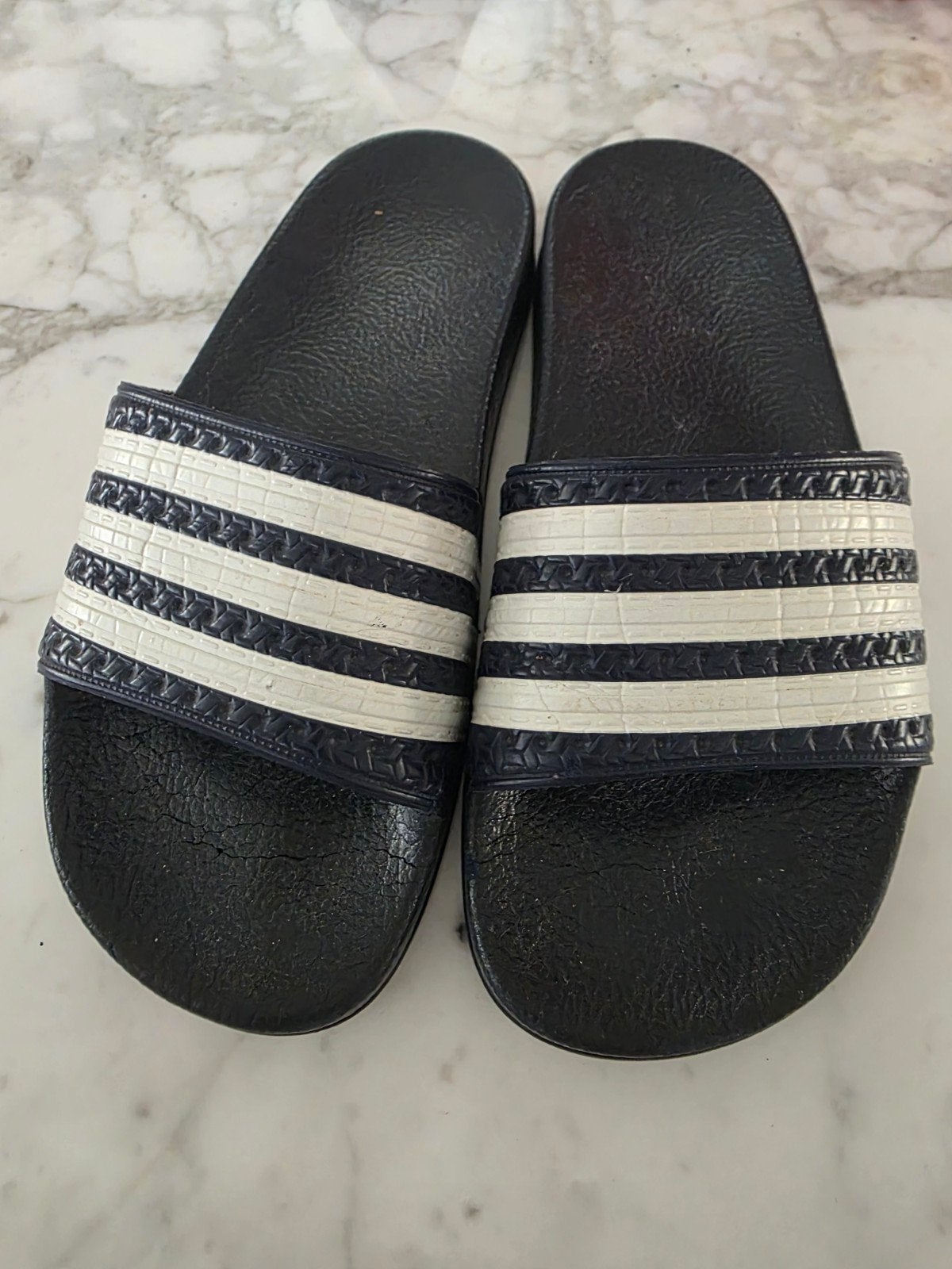 Adidas Adilette slippers - Gedragen, kan nog prima ronde mee, Slippers, Ophalen of Verzenden, Gedragen, Blauw