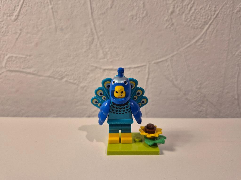 Lego Collectible Minifigure Series 28 Peacock Costume Fan, Lego, Ophalen of Verzenden, Zo goed als nieuw, Minifiguren serie