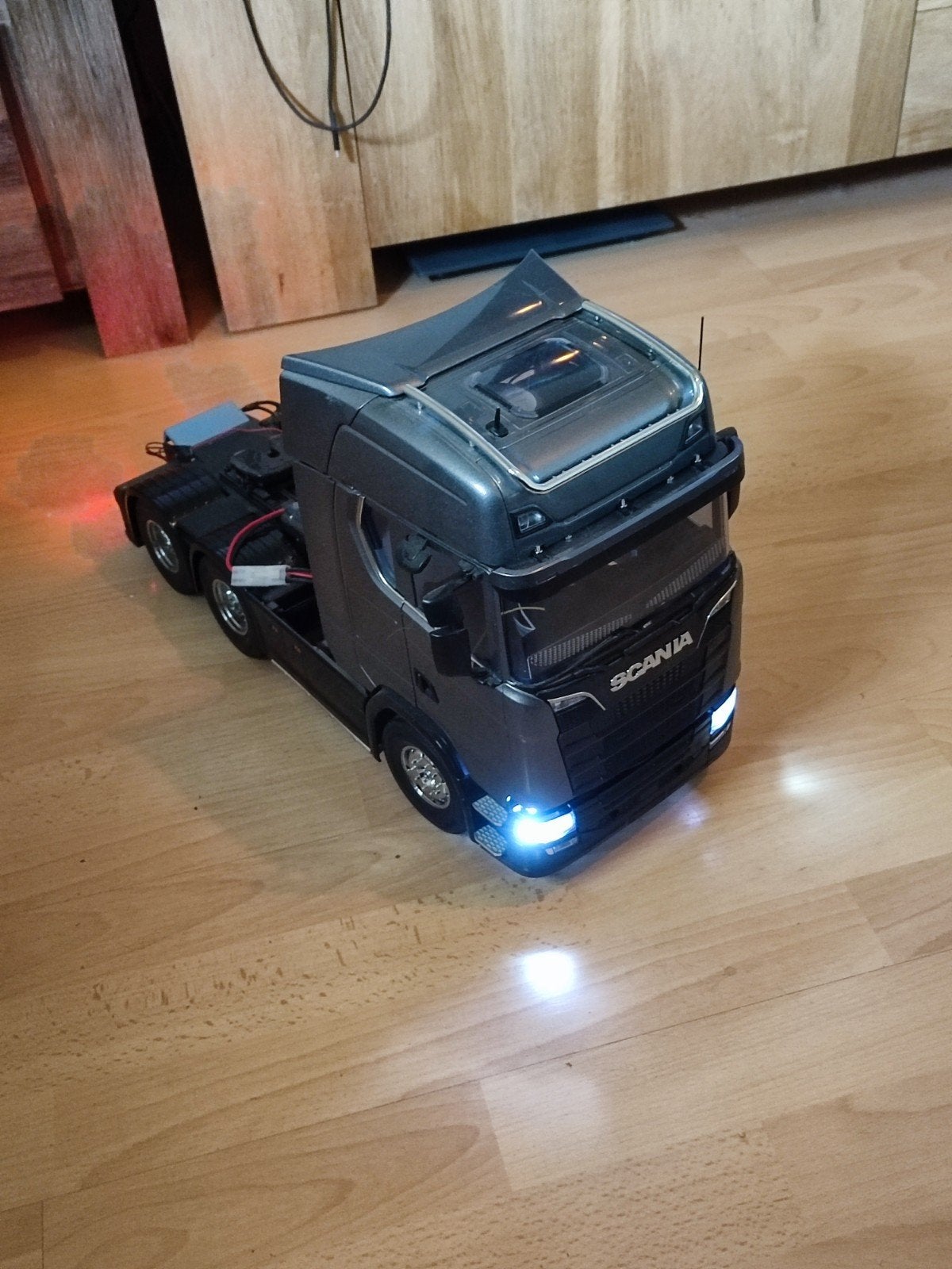 Scania S770 6x4 met Beier module, Elektro, Gebruikt, Schaal 1:14, Ophalen of Verzenden