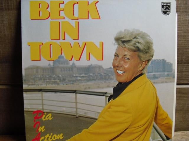 Pia Beck "Beck In Town" LP, Gebruikt, 1980 - 1989, Ophalen of Verzenden, Levenslied of Smartlap