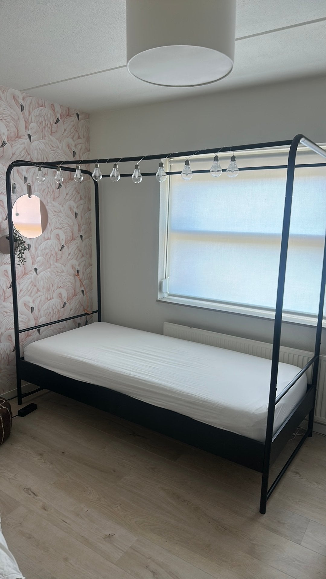 Vt wonen 1 persoonsbed zwart metaal, Ophalen, Eenpersoons, Zo goed als nieuw, 90 cm