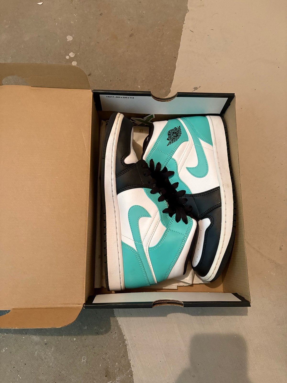 Air Jordan 1 Mid Mintgroen - Maat 42, Ophalen of Verzenden, Zo goed als nieuw, Overige kleuren, Sneakers of Gympen