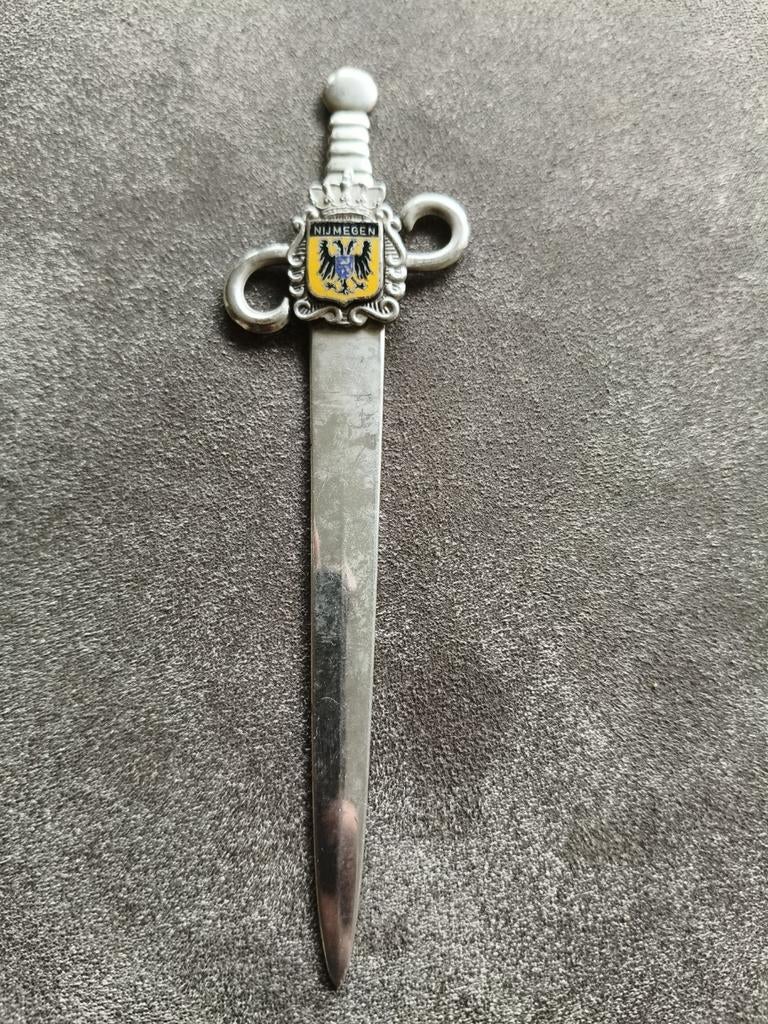 Vintage briefopener Nijmegen zwaardvormig, Antiek en Kunst, Ophalen of Verzenden
