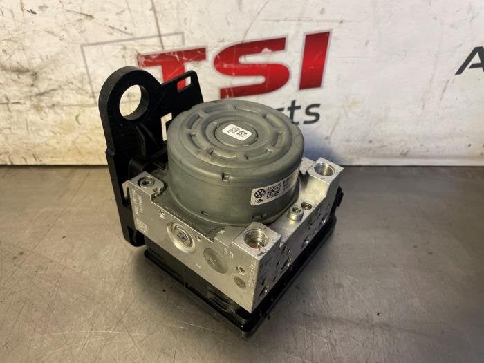 ABS Pomp van een Volkswagen Golf, Gebruikt, -, Volkswagen, -