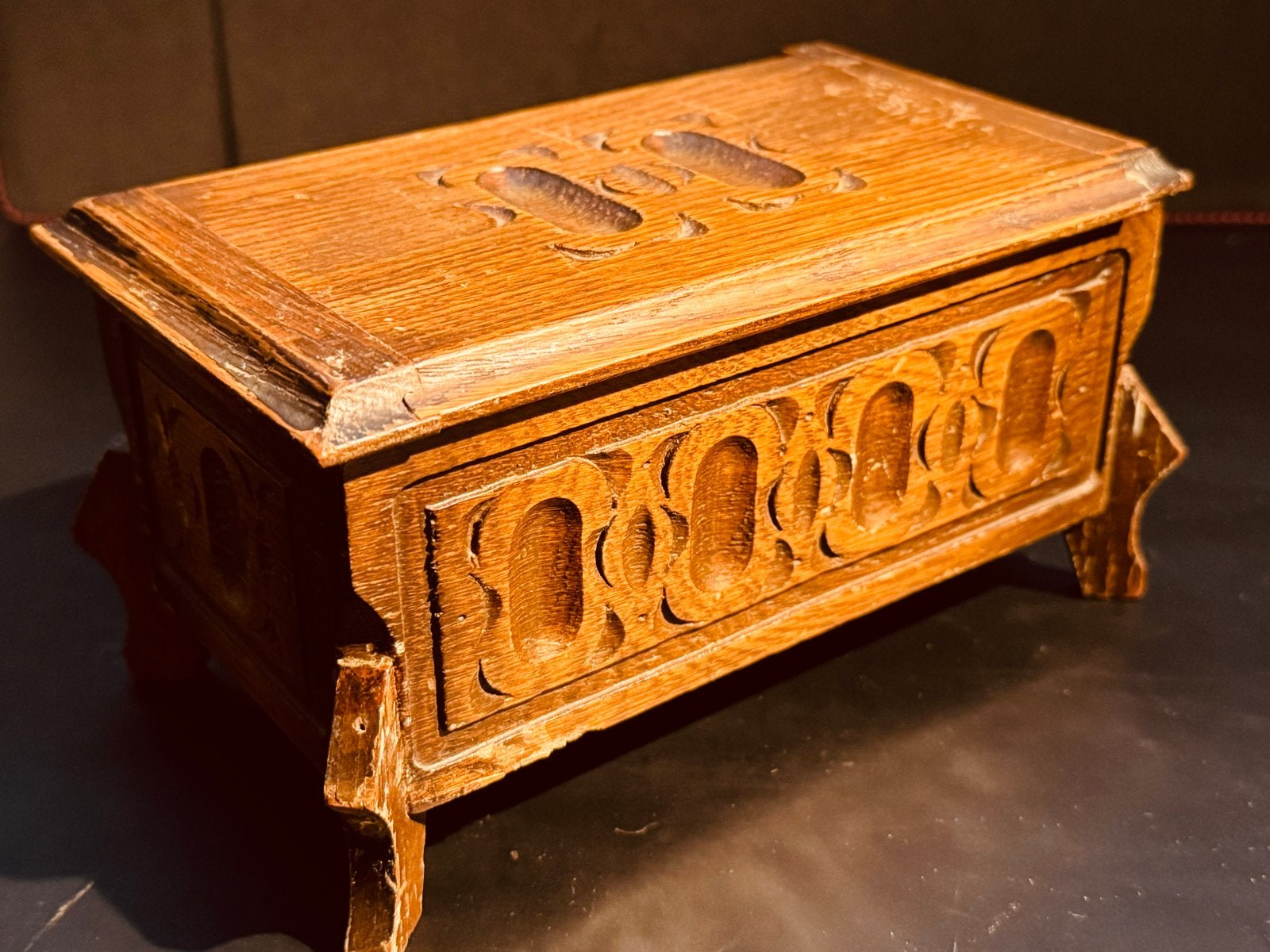 Antieke houten muziekdoos met karaktervolle reparaties, Ophalen of Verzenden