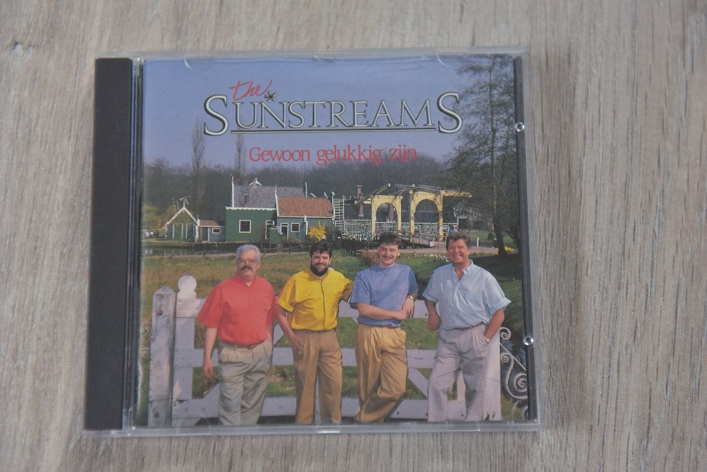THE SUNSTREAMS --- GEWOON GELUKKIG ZIJN, Cd's en Dvd's, Verzenden, Inclusief doosje, Zo goed als nieuw, Levenslied of Smartlap