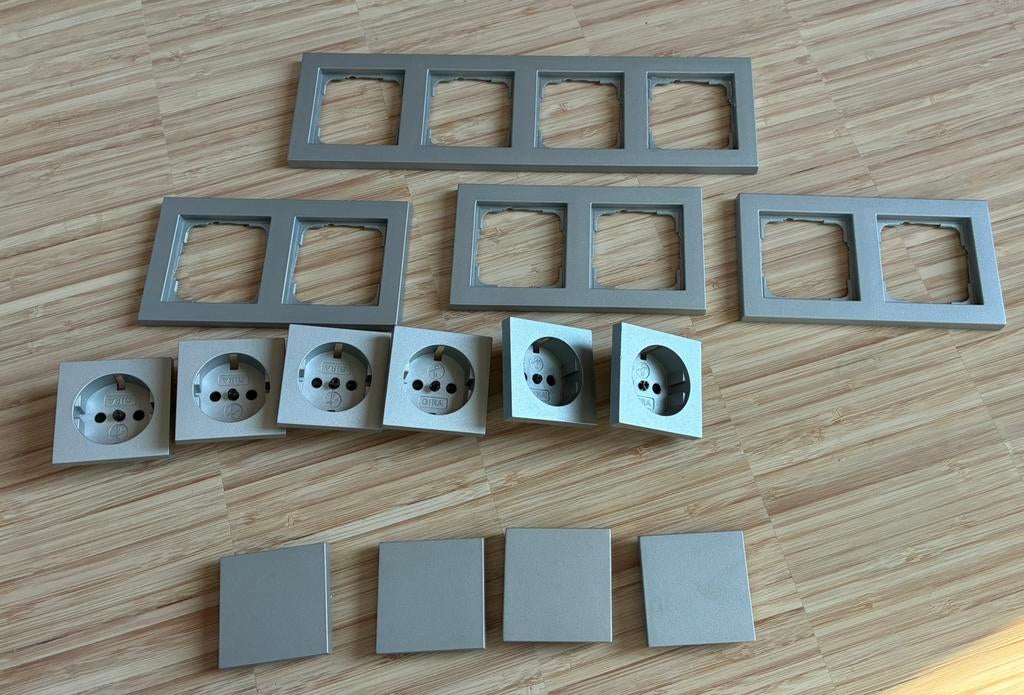 Gira schakelmateriaal. systeem 55 opbouw. Aluminium mat., Ophalen of Verzenden, Zo goed als nieuw