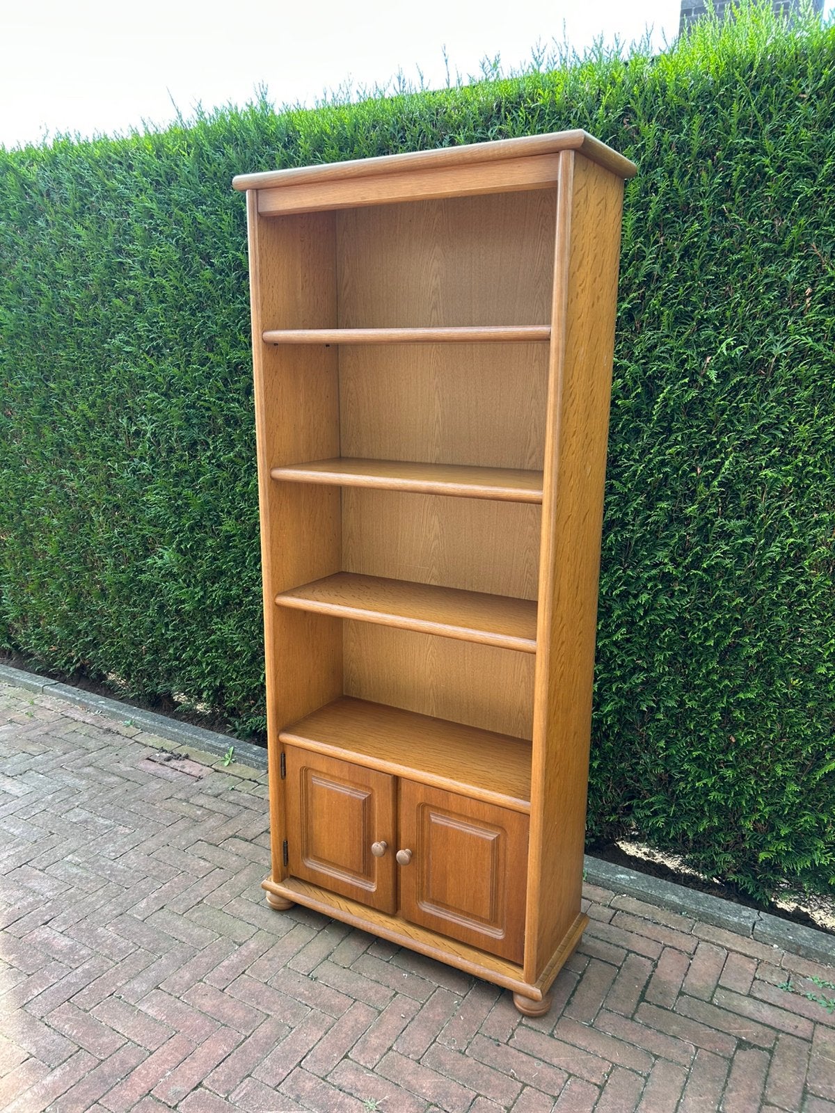Foto 3 van Boekenkast gepatineerd eiken fineer