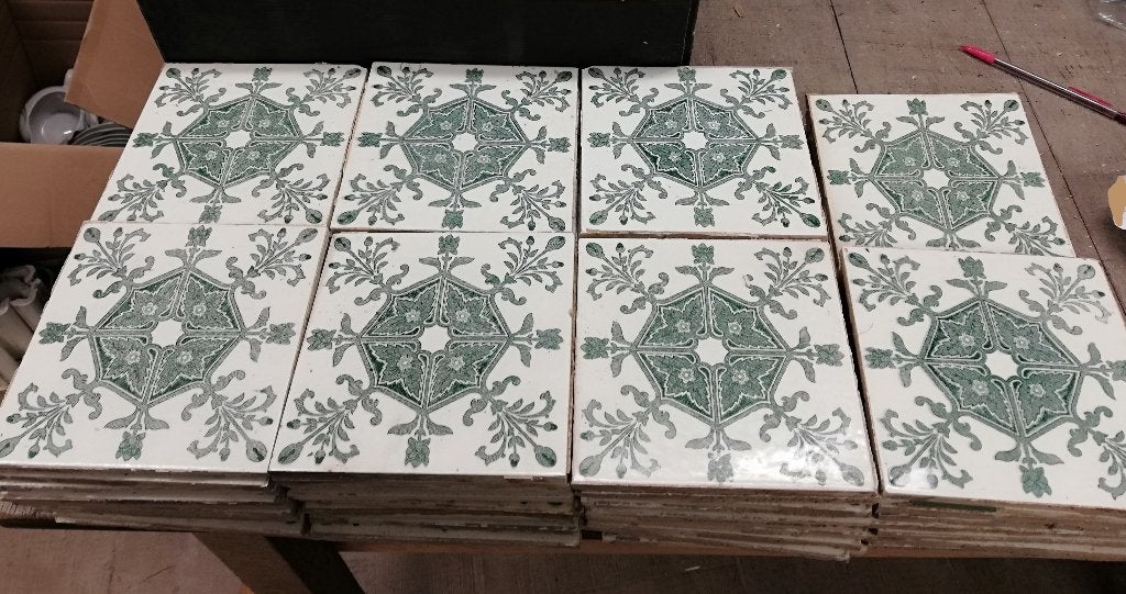 57 Antieke tegels met donker groene afbeelding 15x15cm