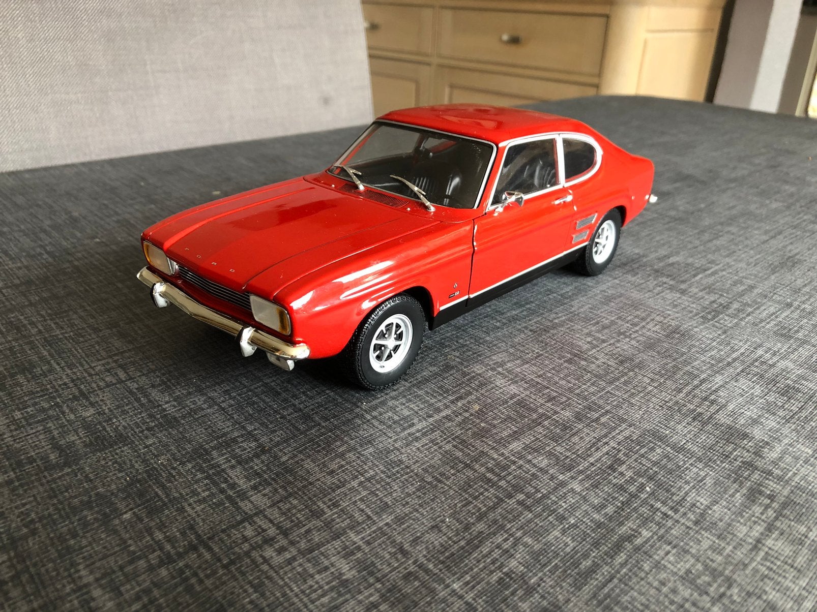 Minichamps 1/18 ford Capri 1969-1974 zonder doos, Ophalen, Zo goed als nieuw, Auto, MiniChamps
