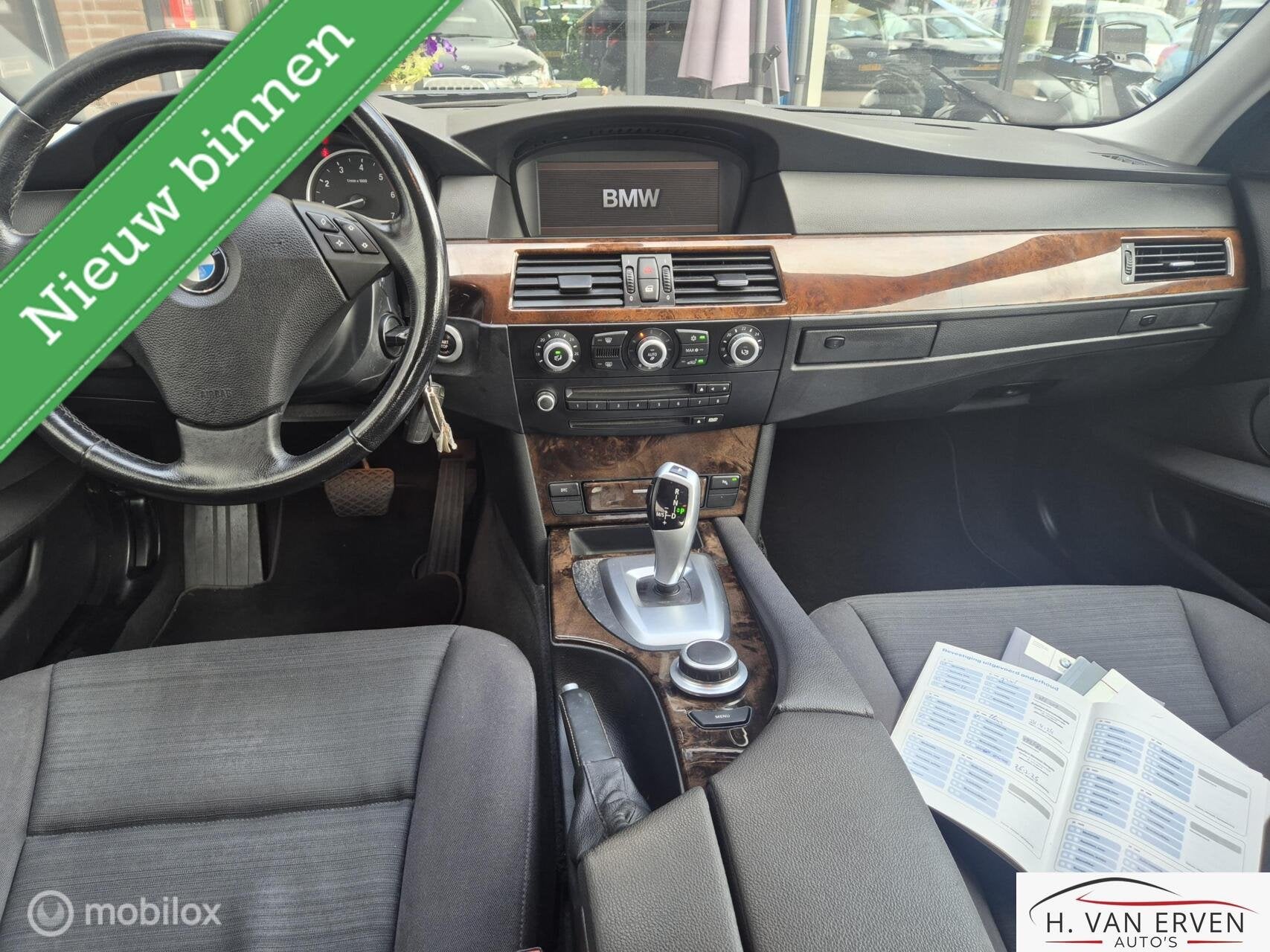 BMW 5-serie 530i Executive ELEKTRISCHE TREKHAAK PDC NAP!, Auto's, 2000 kg, Blauw, 2996 cc, Origineel Nederlands
