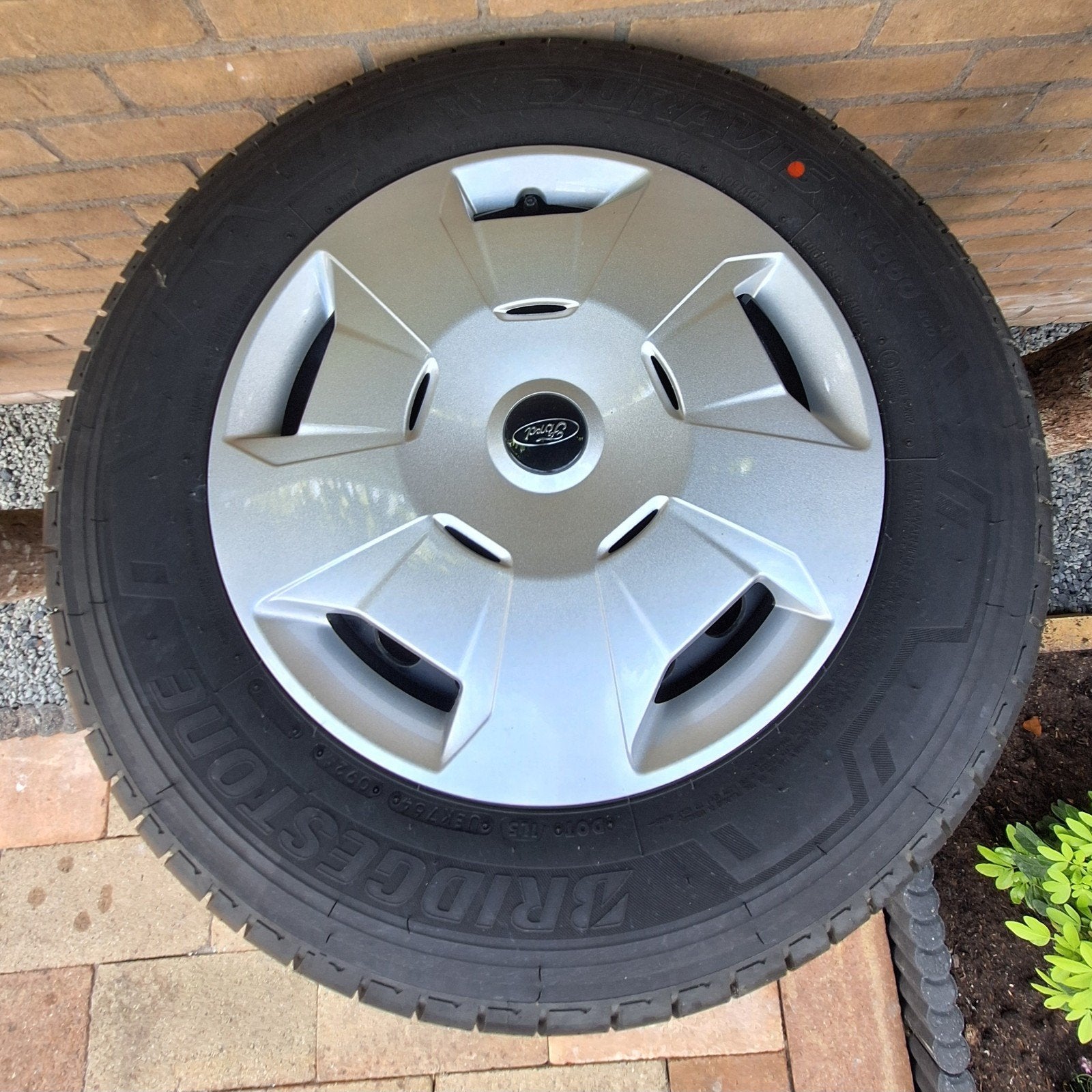 Bridgestone Duravis banden met Ford wieldoppen 215/65R16C, Ophalen, 16 inch, Banden en Velgen, Zomerbanden