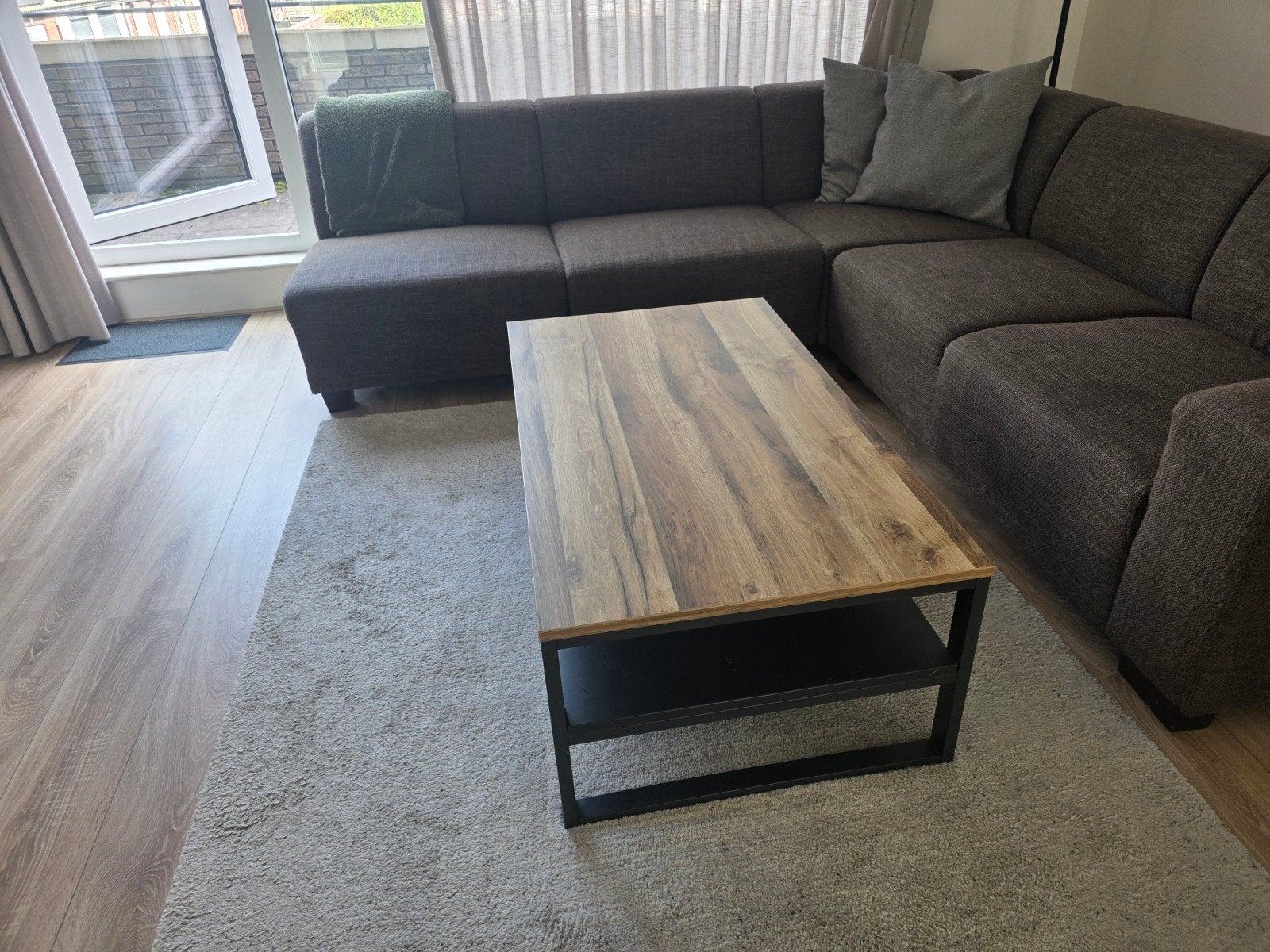 Leen Bakker Luc salontafel – antraciet/eikenkleur – 118 cm, Huis en Inrichting, 50 – 75, 100 tot 150 cm, 50 tot 100 cm, Zo goed als nieuw