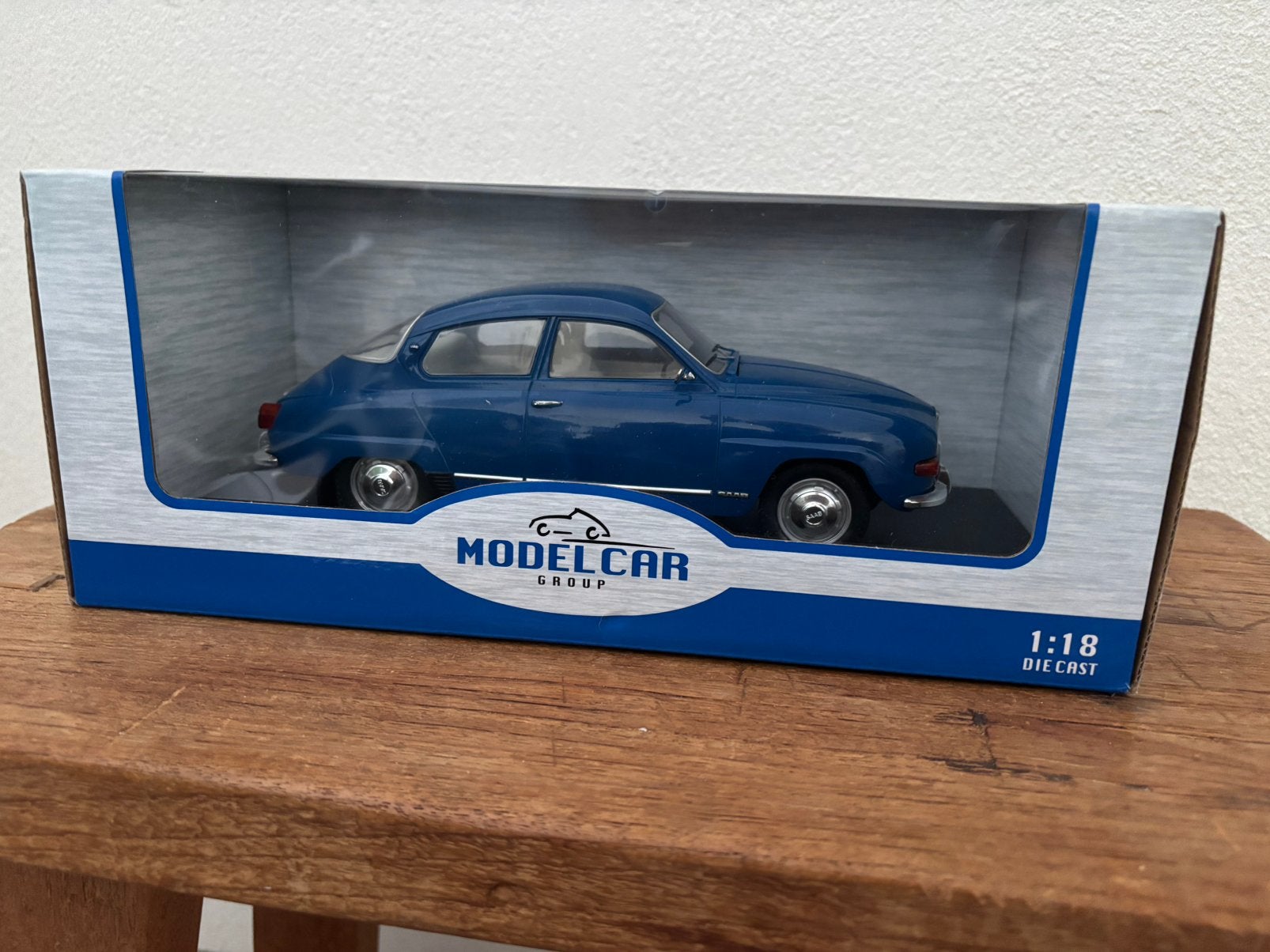 SAAB 96 V4 1:18 Groot model, Ophalen of Verzenden, Nieuw, Overige merken