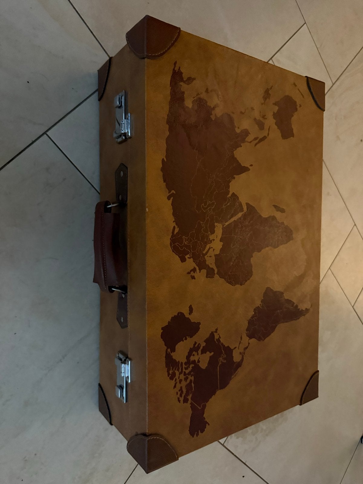 Vintage Koffer met Wereldkaart Design - Ideaal voor Decorati, Overige materialen, Gebruikt, 35 tot 45 cm, Ophalen